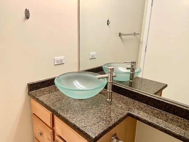 Building Photo - 500 S Clinton St