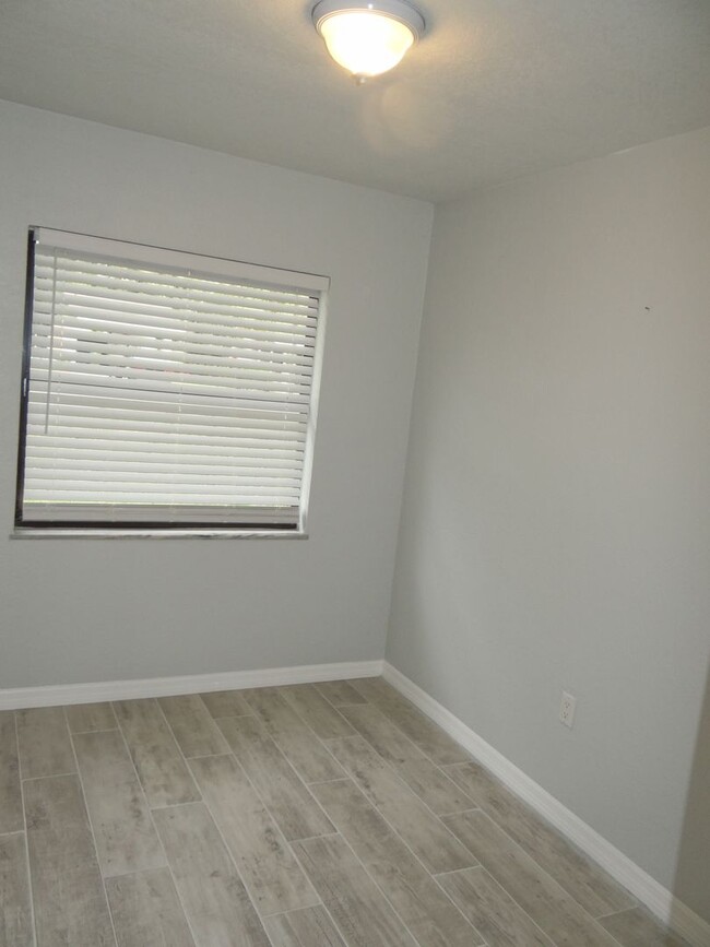 Building Photo - 3bed/2.5 bath in Seminole Heights - comple...