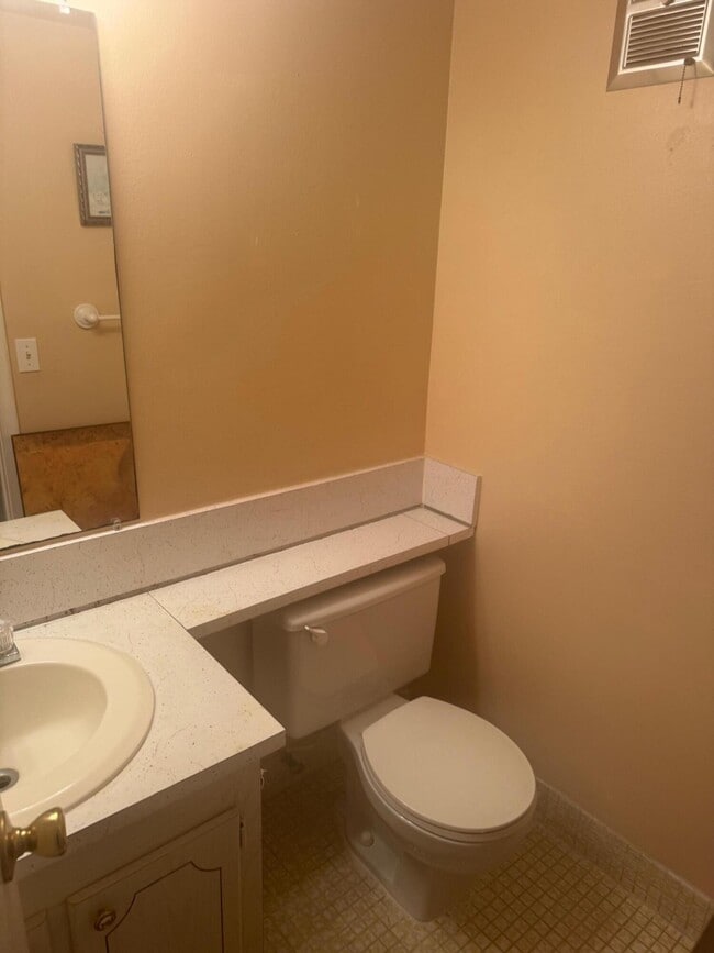 Building Photo - 358 Chatham R