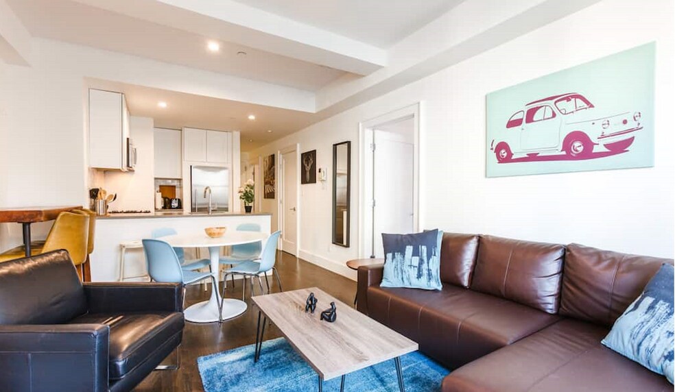 Living room - 4215 Glencoe Ave
