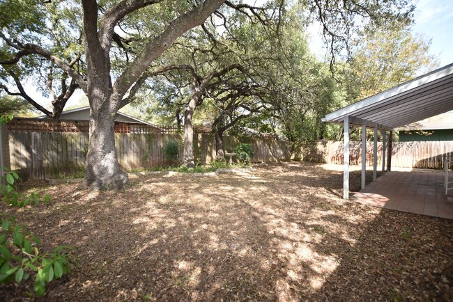 Building Photo - Quaint South Austin Neighborhood - 3/2/2 o...