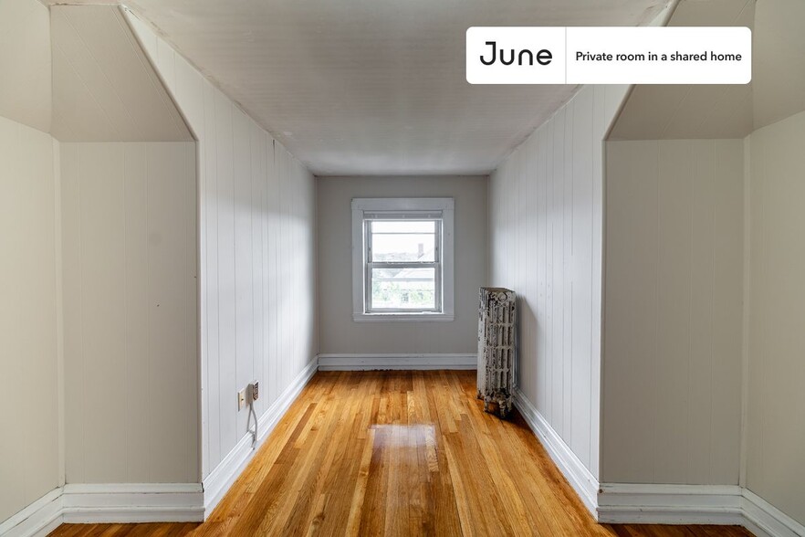 Building Photo - Room in Shared 4 bed/1 bath home