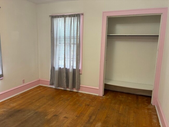 Building Photo - 1818 E Kenwood Blvd