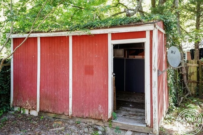 Building Photo - 223 S Main St