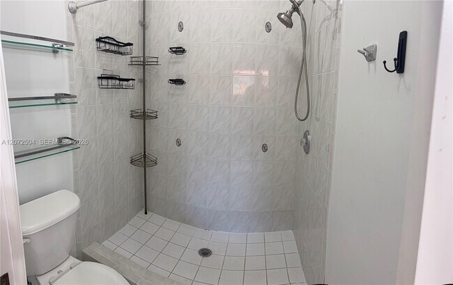 Building Photo - 700 SW 106th Ave