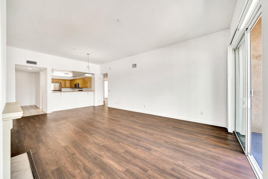 Building Photo - 7551 Jordan Ave