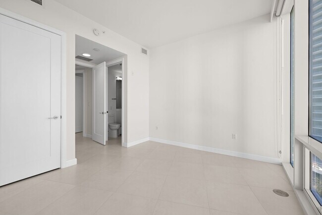 Building Photo - 2900 W Bay to Bay Blvd