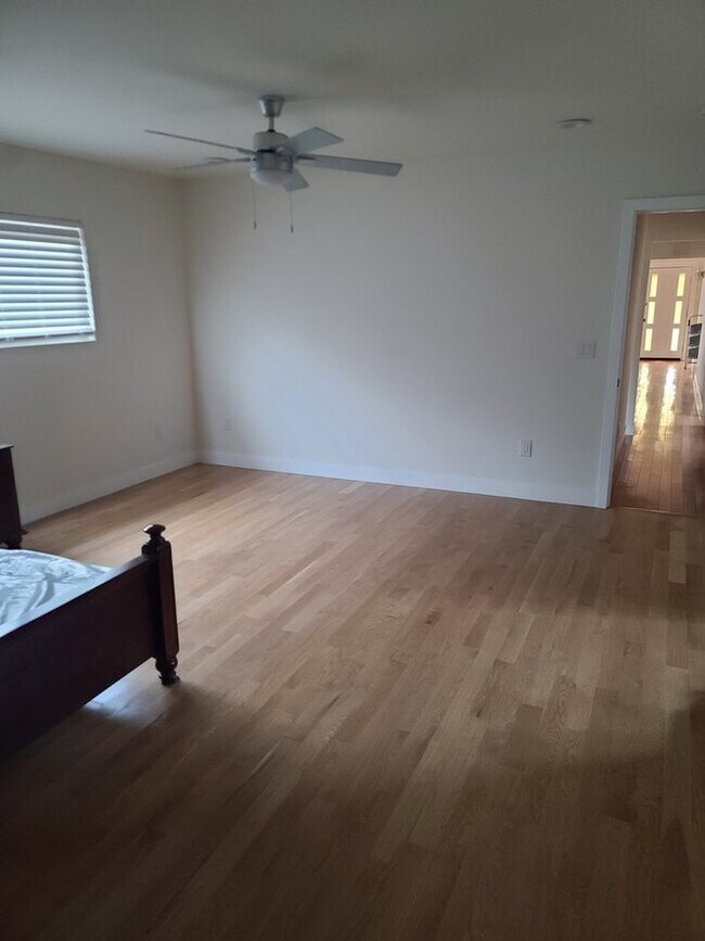 Building Photo - 1118 W Cruces St