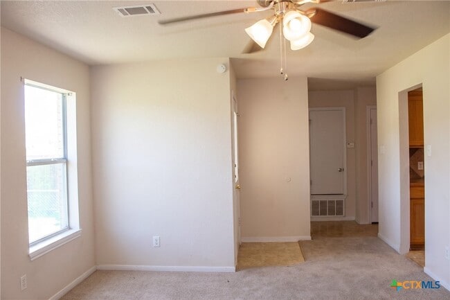 Building Photo - 310 Janelle Dr