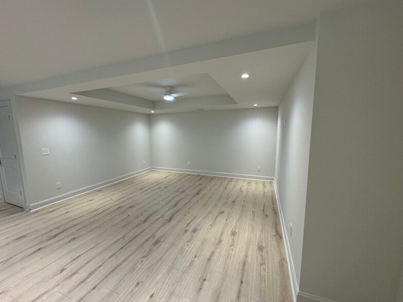 Building Photo - 886 Moore Rd