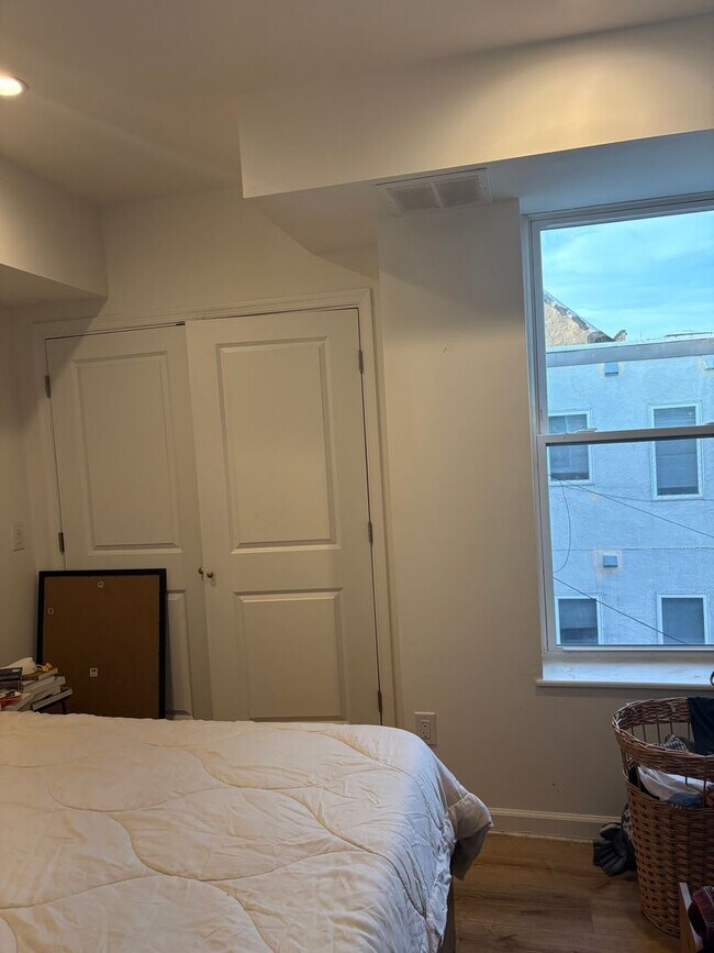 Building Photo - 737 S 4th St