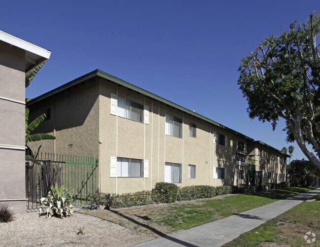Building Photo - Three Palm Apartments