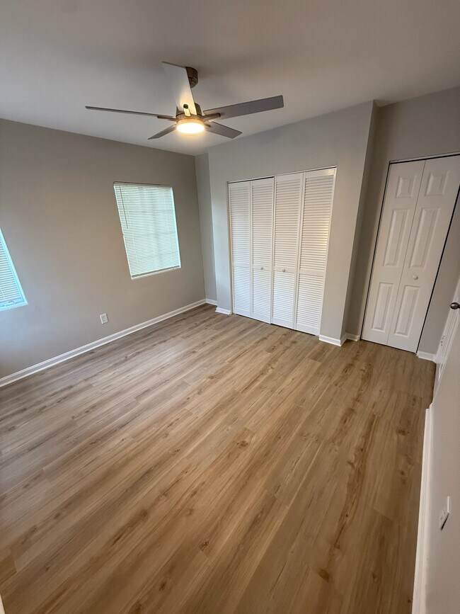 Building Photo - 627 Shady Ln Dr