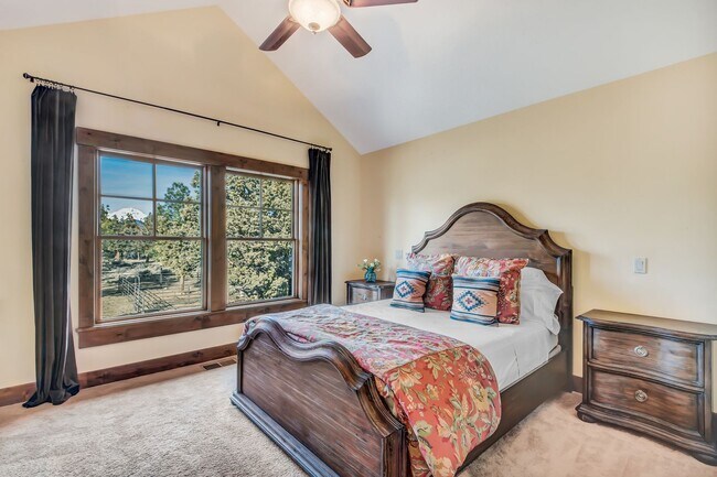 Building Photo - Rare Tumalo Retreat on 10 Acres with Barn!