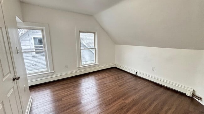 Building Photo - 10 Eames St