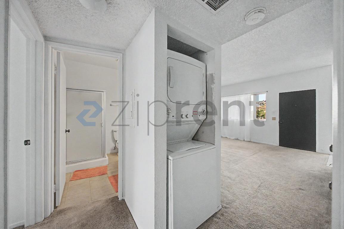 Building Photo - Unit 6