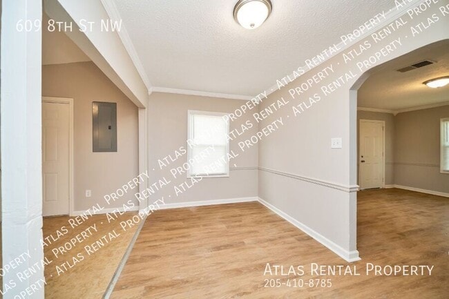 Building Photo - 609 8th St NW
