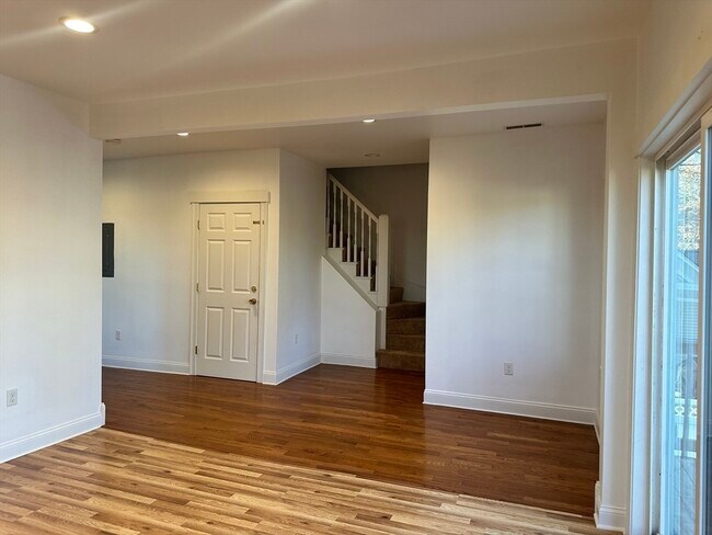 Building Photo - 283 Broadway Rd