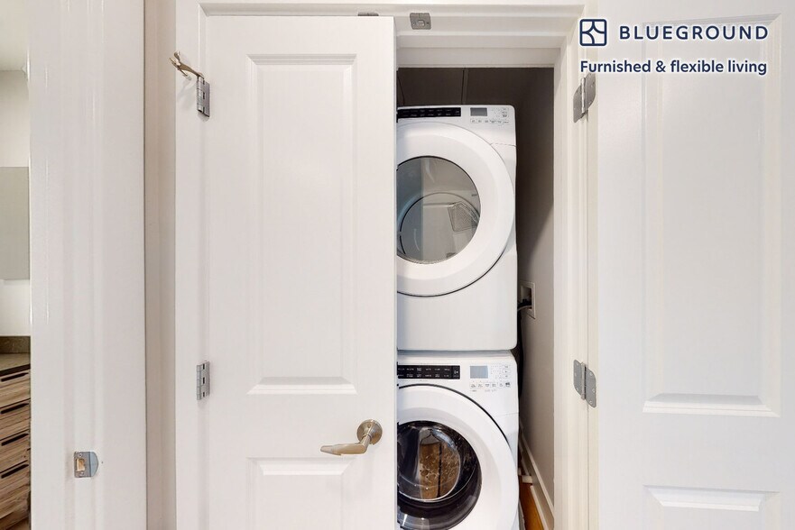 Building Photo - 555 S President St