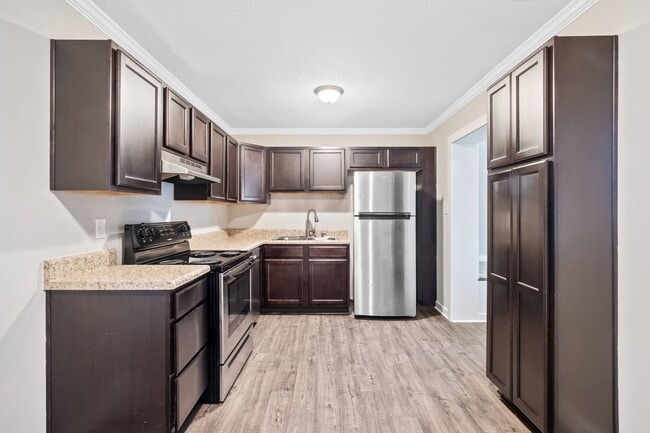 Building Photo - Three Bedroom Home!