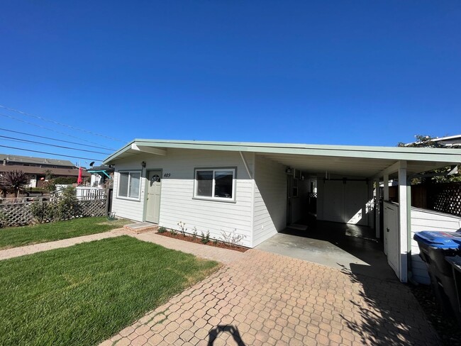 Building Photo - Three bedroom, one bath house in desirable...