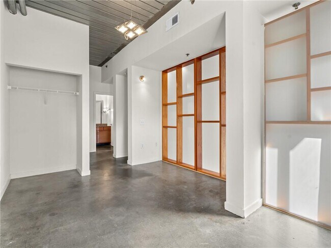 Building Photo - 620 Glen Iris Dr NE