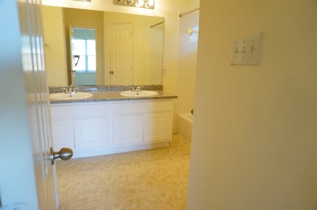 Building Photo - 2514 Hawks Rd