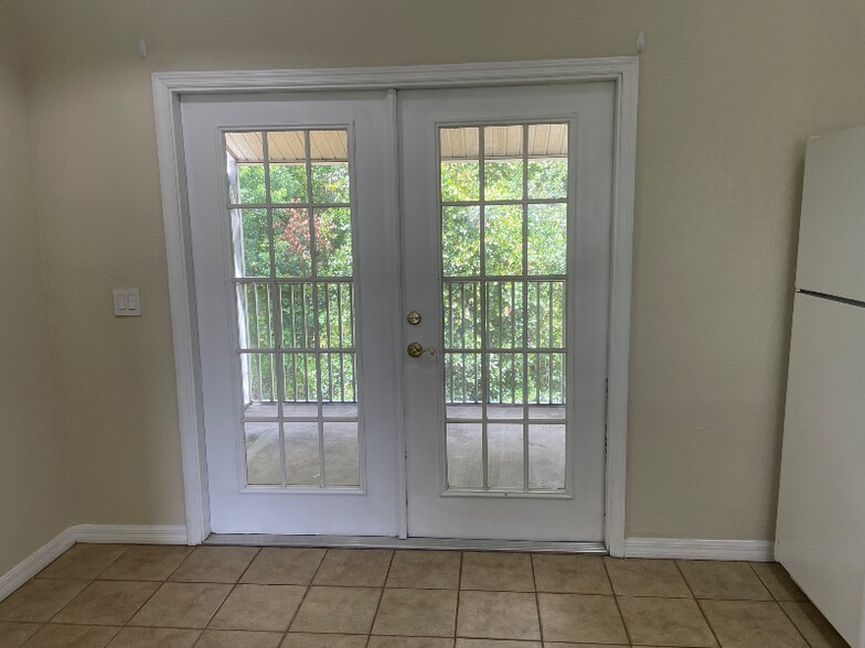 Building Photo - 145 Reserve Cir
