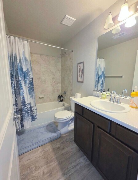 Building Photo - 6784 Skuna Dr