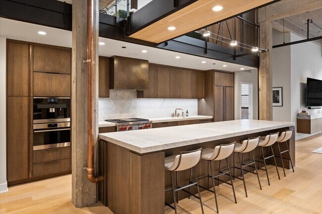 Building Photo - 850 W Adams St