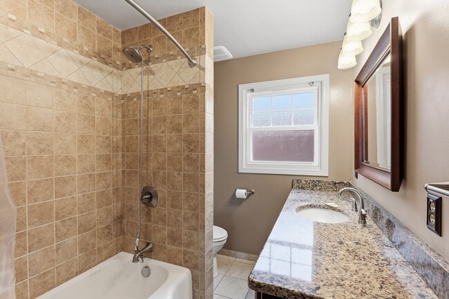 Building Photo - Charming 3-Bed, 2-Bath Bungalow in North Portland