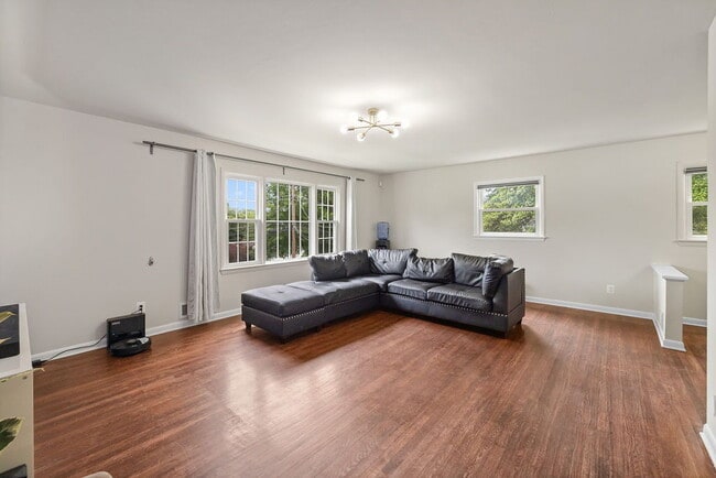 Building Photo - Affordable, Spacious AND Convenient Walk t...