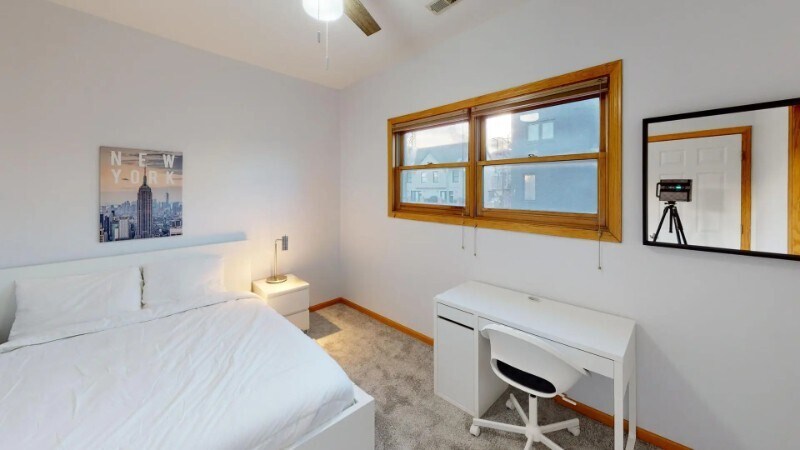 Building Photo - 1359 W Hubbard St