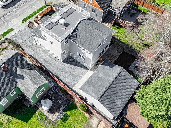 Building Photo - 3712 SW Thistle St