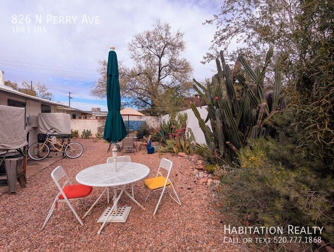 Building Photo - 826 N Perry Ave