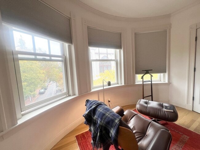 Building Photo - 55 Magazine St