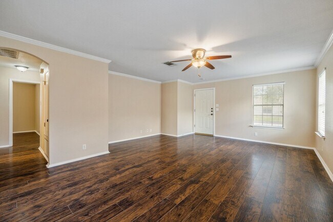 Building Photo - 104 Brentwood Dr