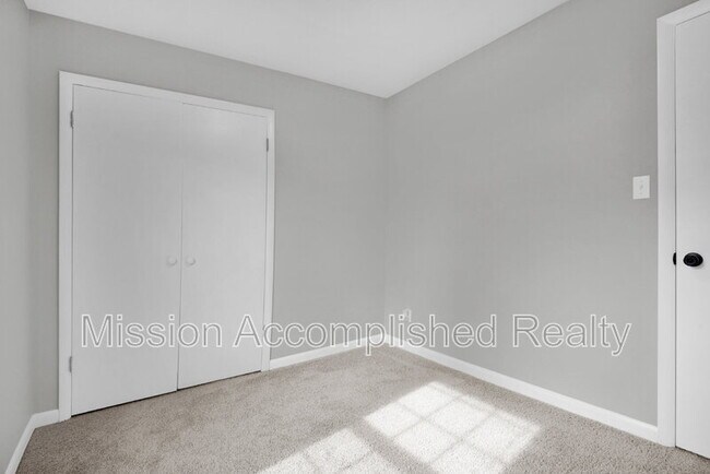 Building Photo - 3304 Redfox Rd