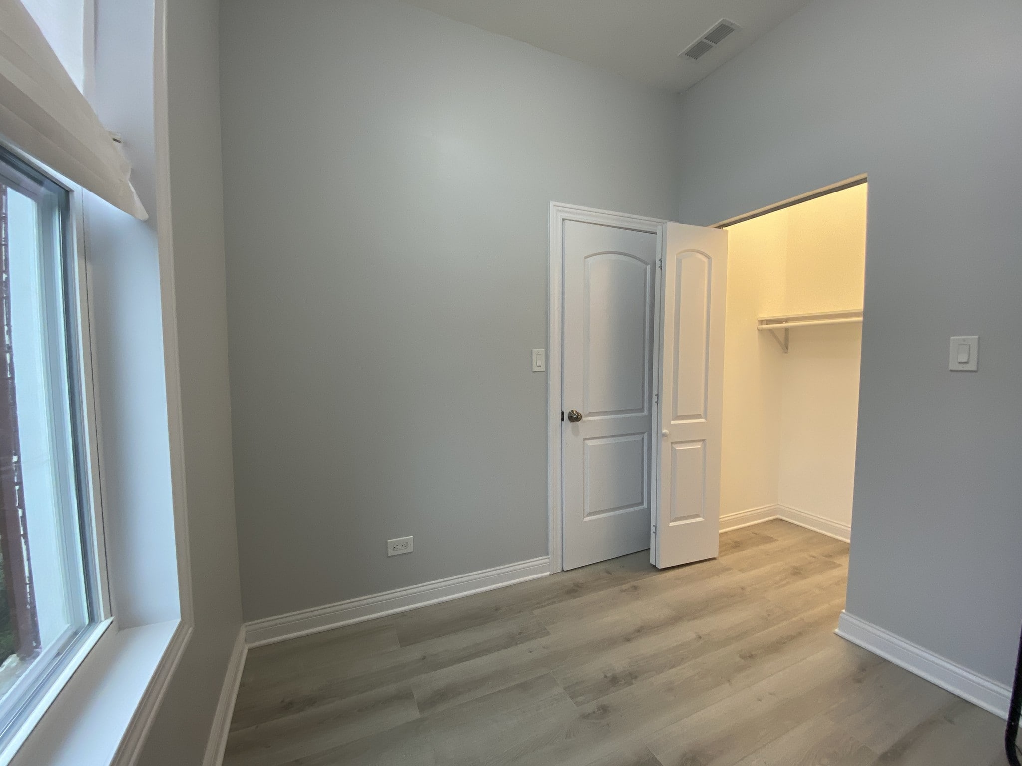 Room3 - 2932 S Normal Ave