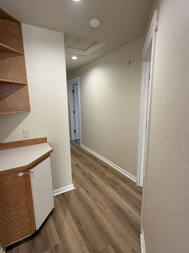 Building Photo - Charming No-Stairs Rambler – Move-In Ready...