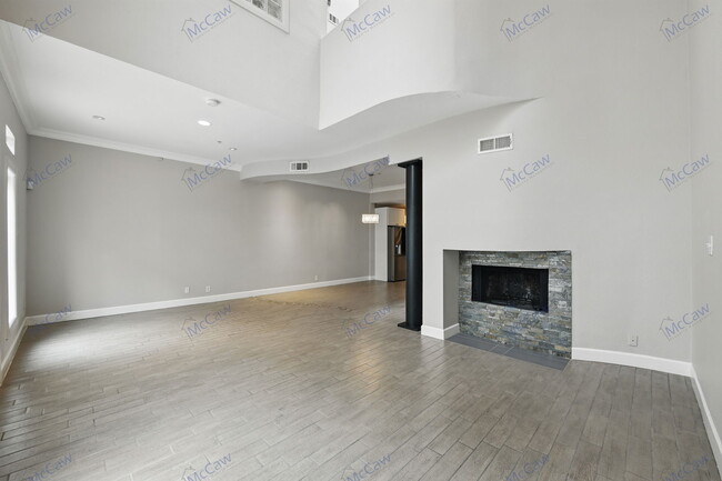 Building Photo - 4040 Avondale Ave