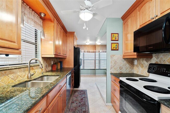 Building Photo - 7907 Sailboat Key Blvd S