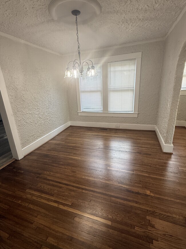 Building Photo - 729 80th Pl S