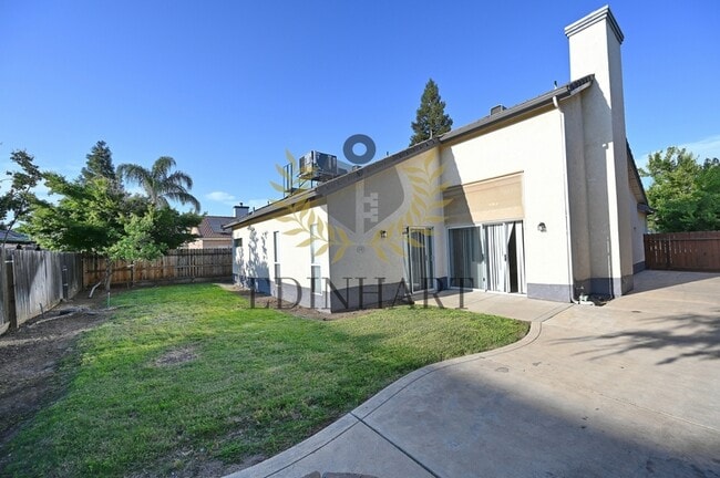Building Photo - 774 Applegate Ave