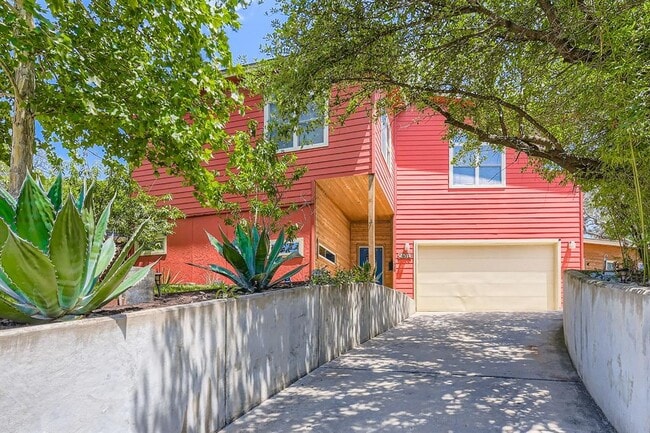 Building Photo - 2510 Rosewood Ave