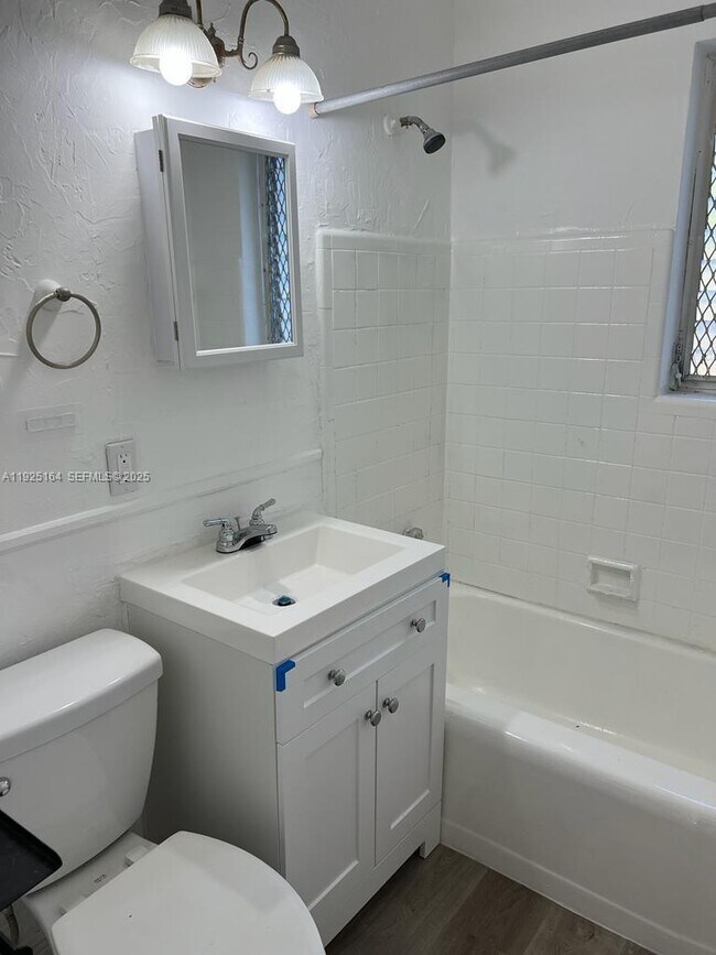 Building Photo - 1707 NW 14th Ct