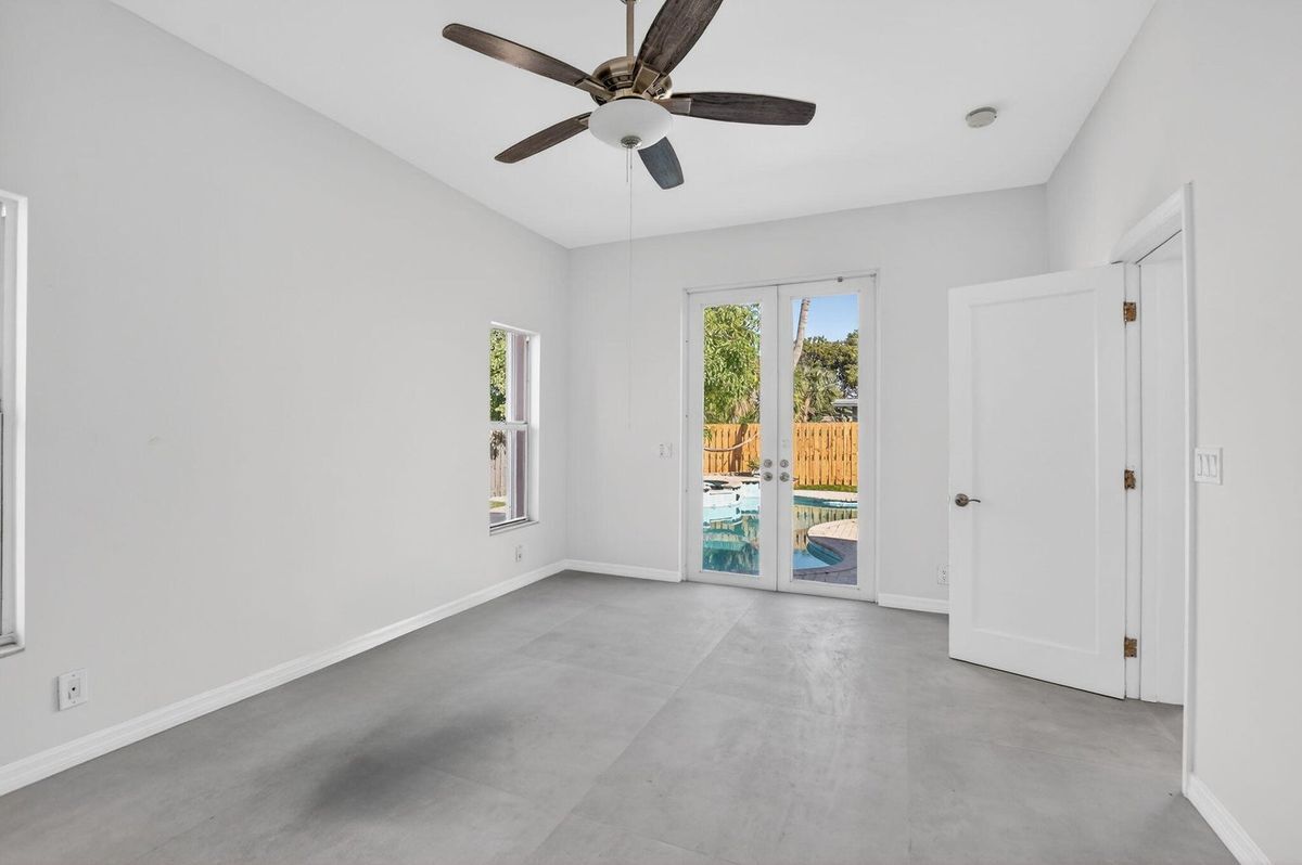 Building Photo - 467 NE 31st St