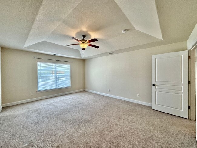 Building Photo - 4-Bedroom Home Ready 07-10-26!! Gourmet Kitchen - Fenced Backyard - Pet Friendly!
