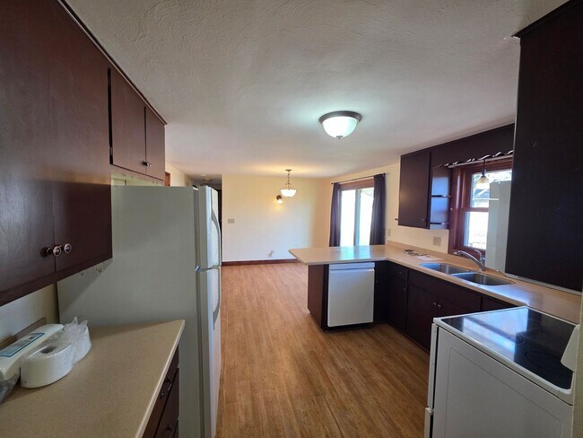 Building Photo - 1798 Chateau Dr