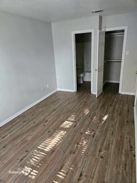 Building Photo - Room in Duplex on Stalcup Rd